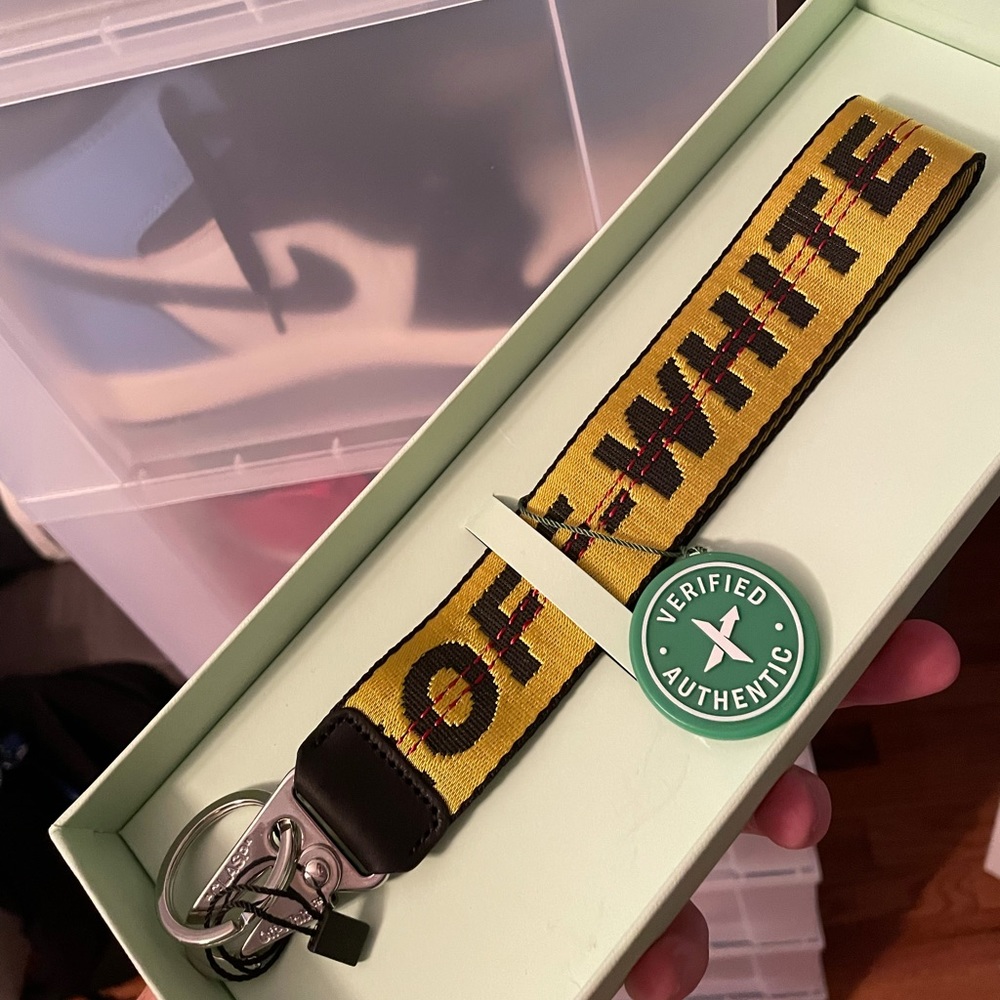 OFF-WHITE keychain